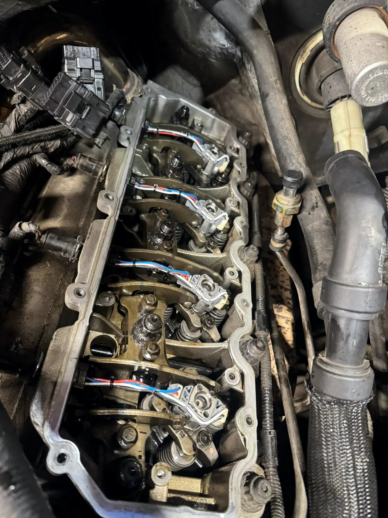 Valve train and injectors exposed on a 6.0 Power Stroke