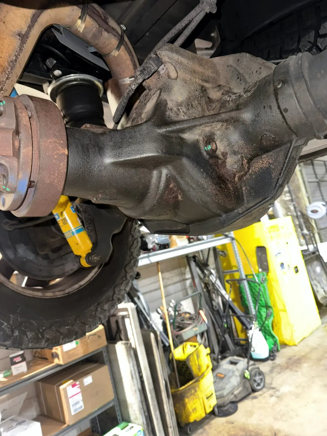 Front axle, hub and differential of a lifted diesel truck
