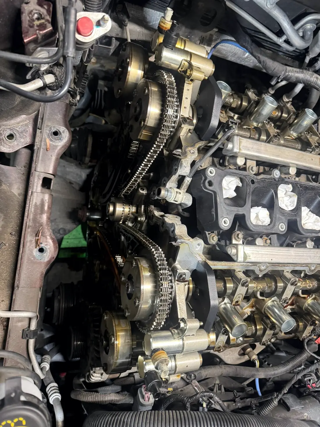 Diesel engine top end with the timing gear exposed